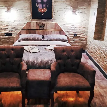 Golden House Aparthotel *