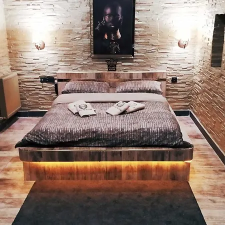Golden House Aparthotel