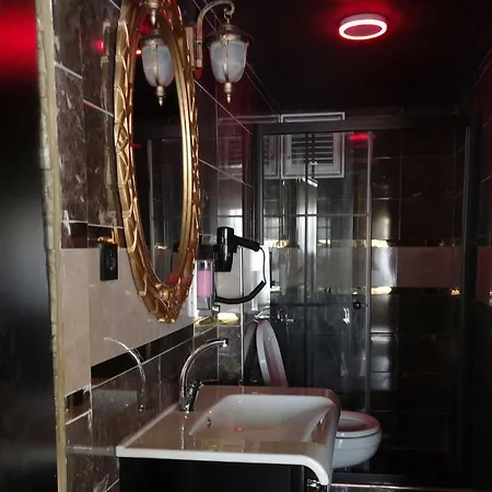 Golden House Aparthotel *
